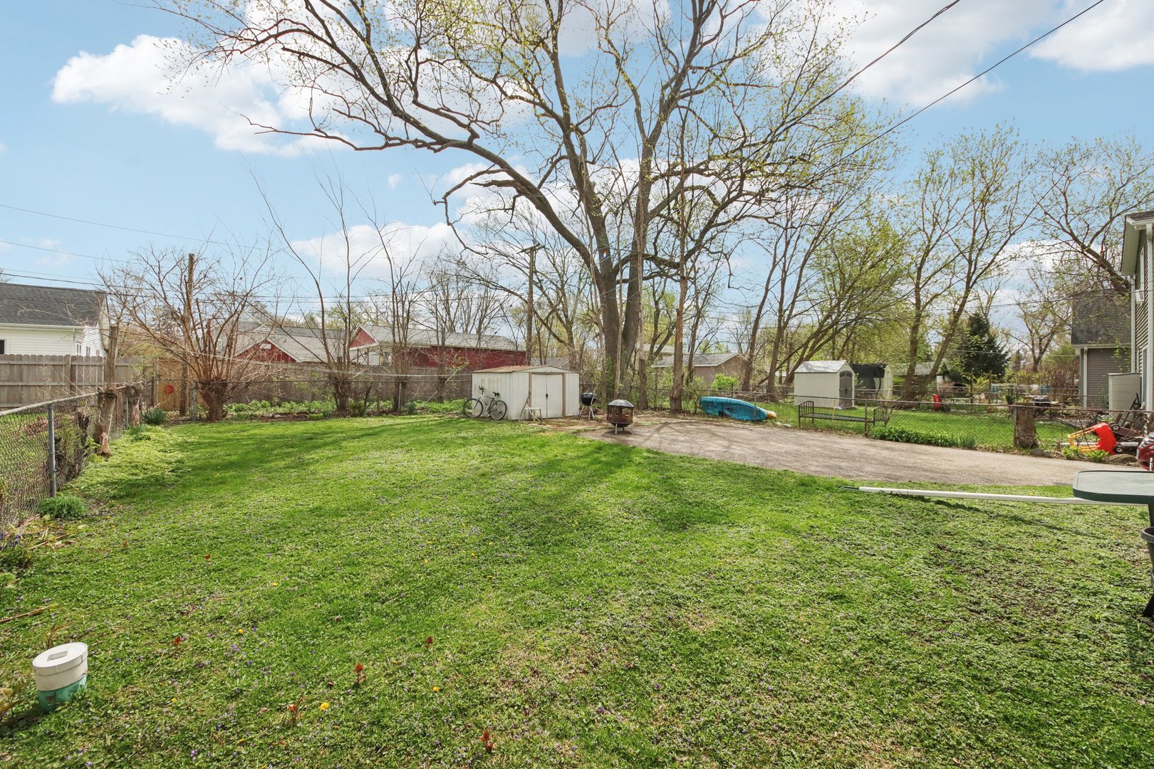 105 Edgewood Avenue, Crystal Lake, IL 60014