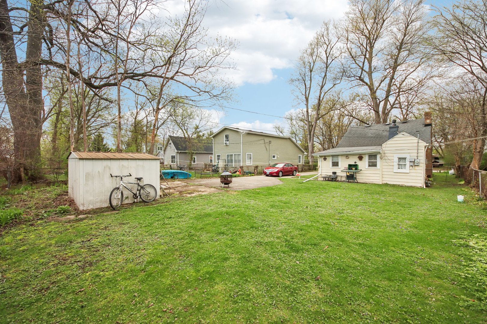 105 Edgewood Avenue, Crystal Lake, IL 60014