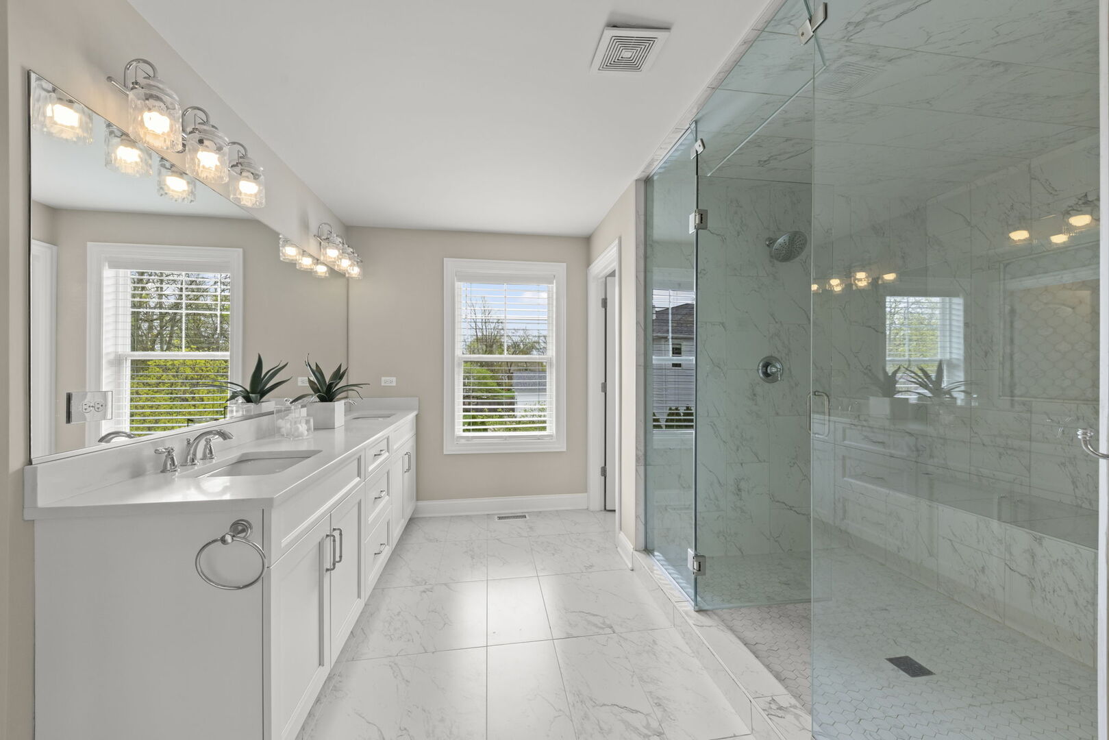 359 Hawthorne Boulevard, Glen Ellyn, IL 60137