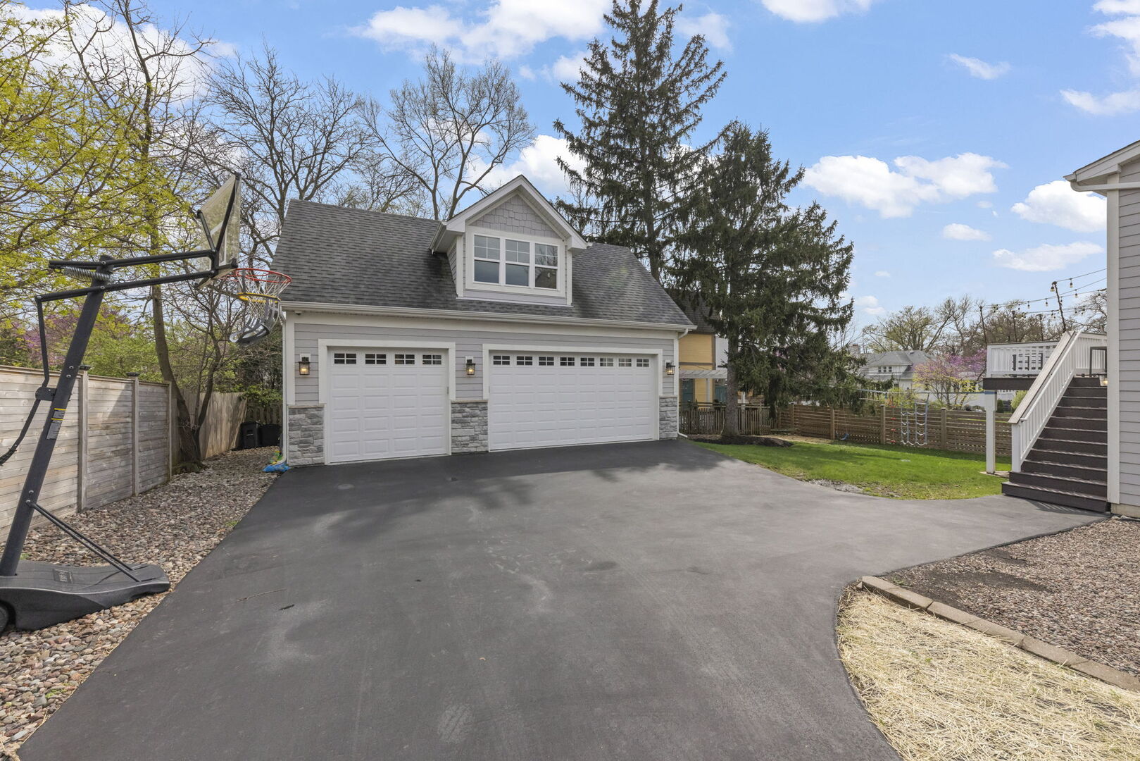 359 Hawthorne Boulevard, Glen Ellyn, IL 60137