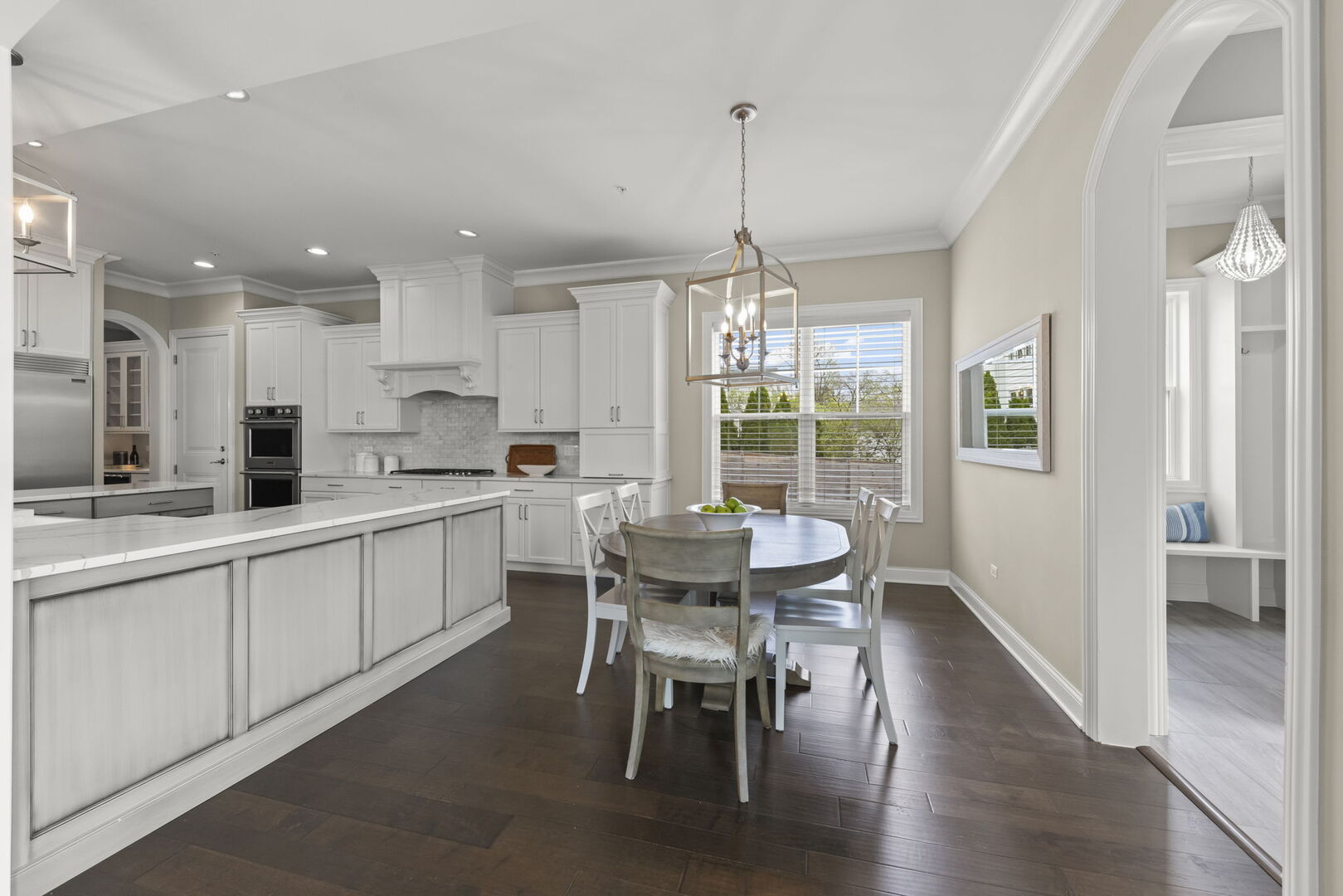 359 Hawthorne Boulevard, Glen Ellyn, IL 60137