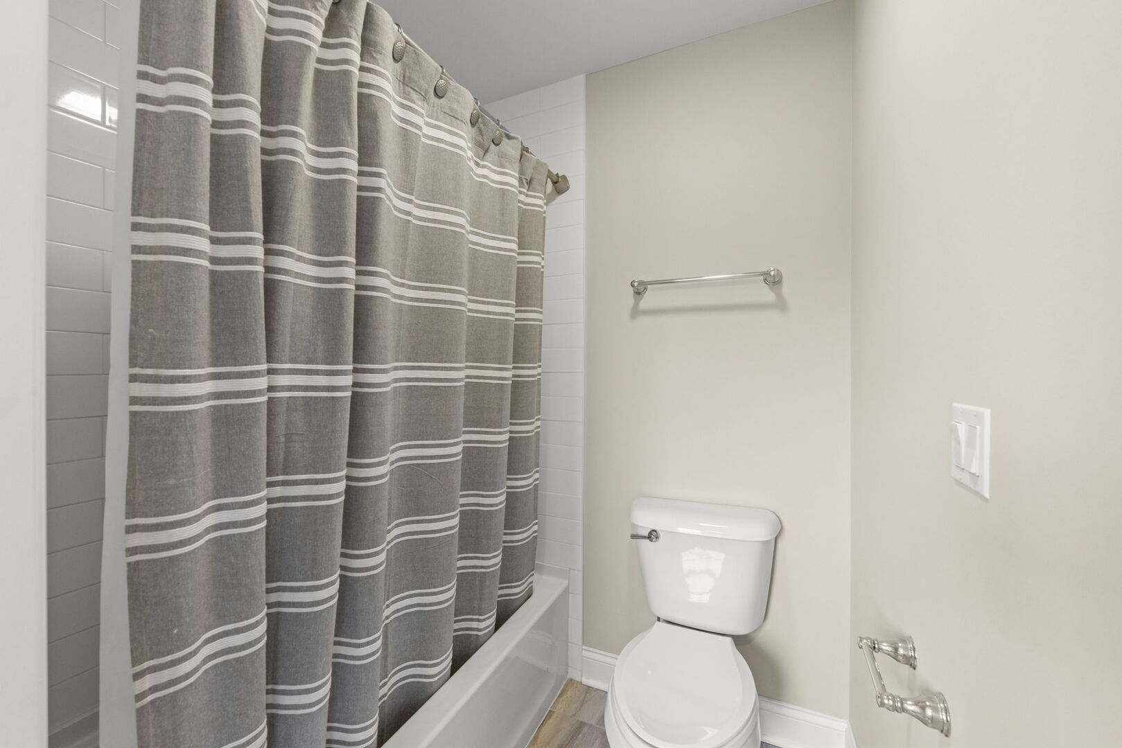 359 Hawthorne Boulevard, Glen Ellyn, IL 60137