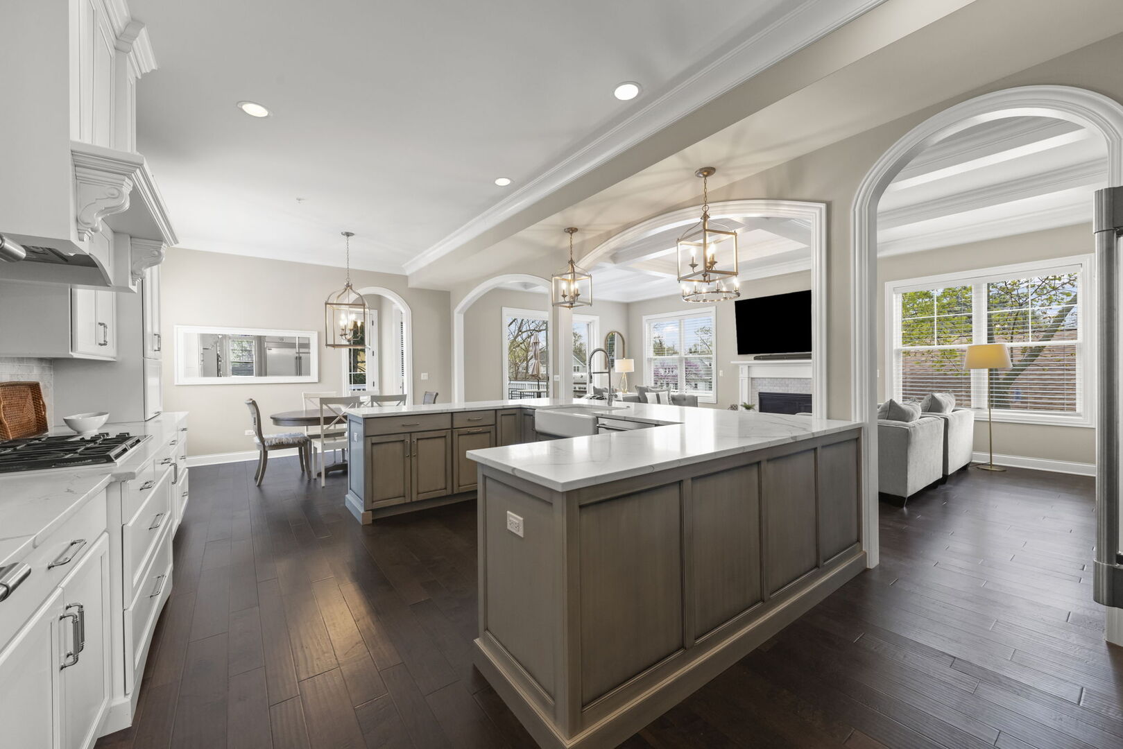 359 Hawthorne Boulevard, Glen Ellyn, IL 60137