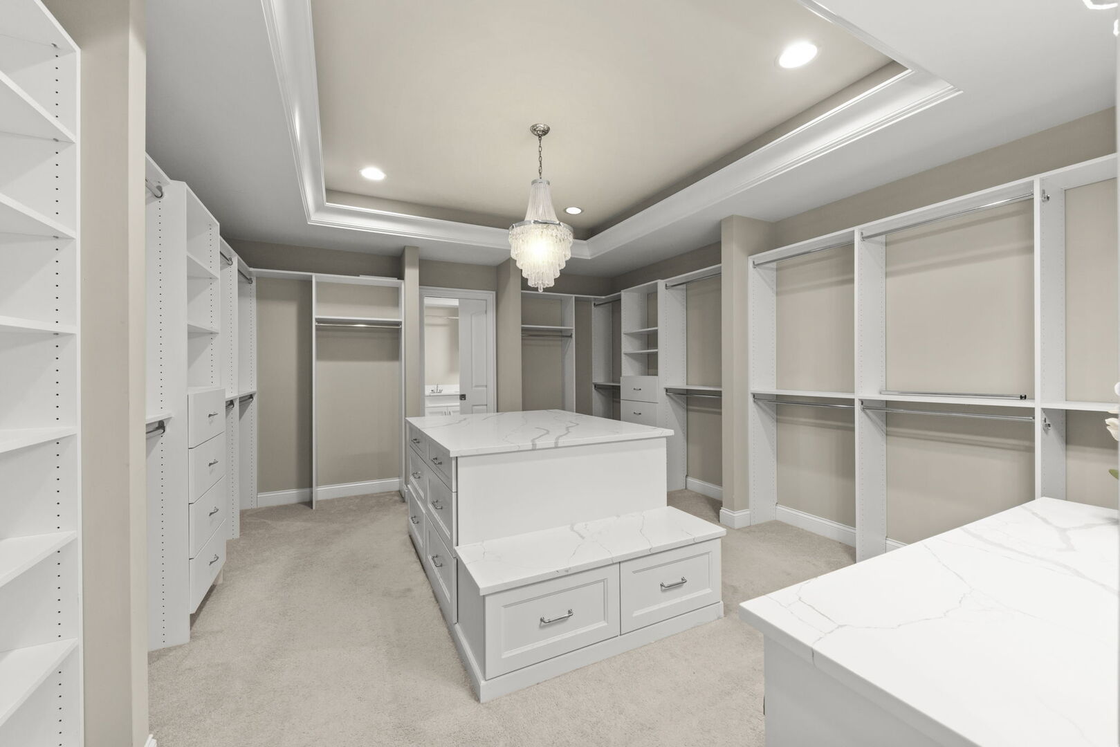 359 Hawthorne Boulevard, Glen Ellyn, IL 60137