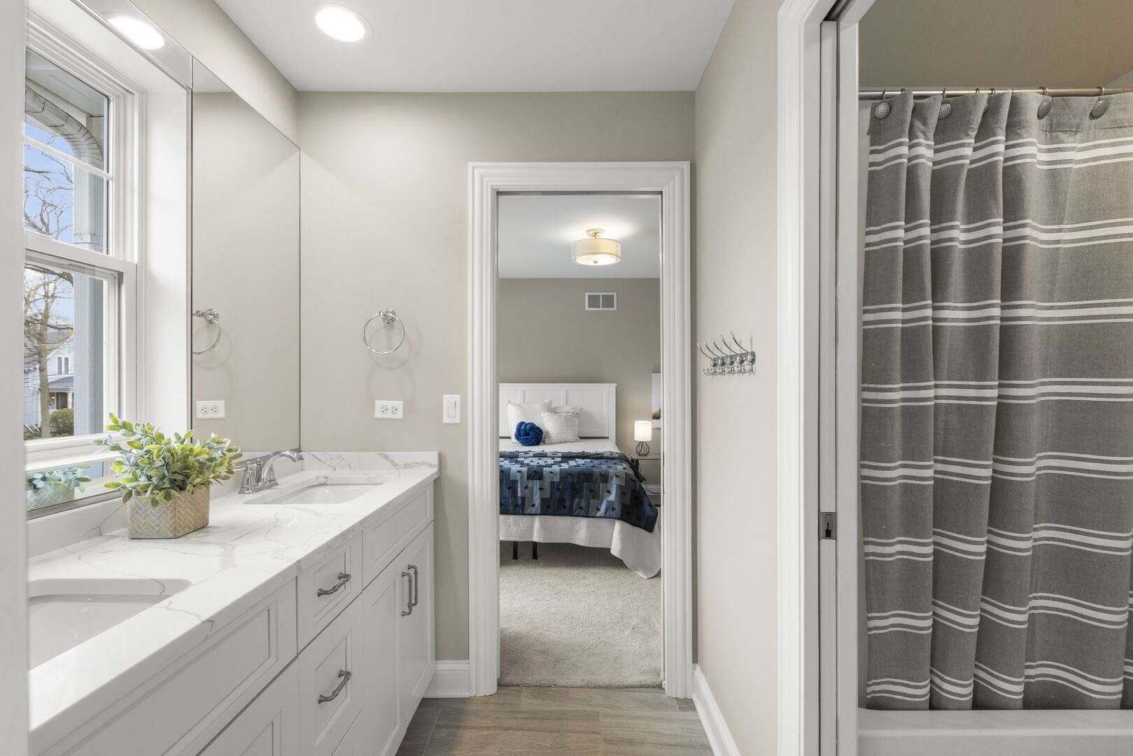 359 Hawthorne Boulevard, Glen Ellyn, IL 60137