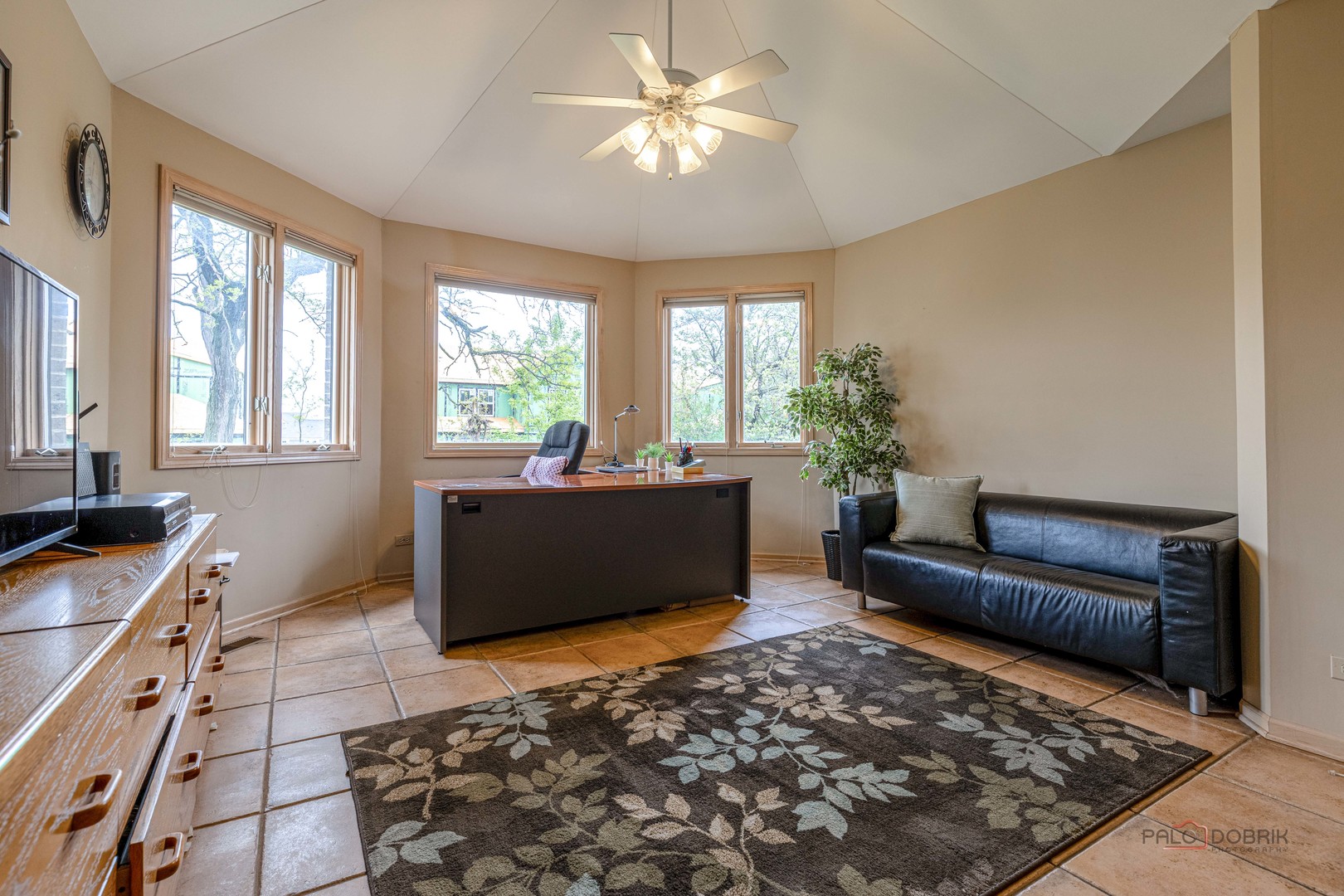 2755 Manu Court, Glenview, IL 60026