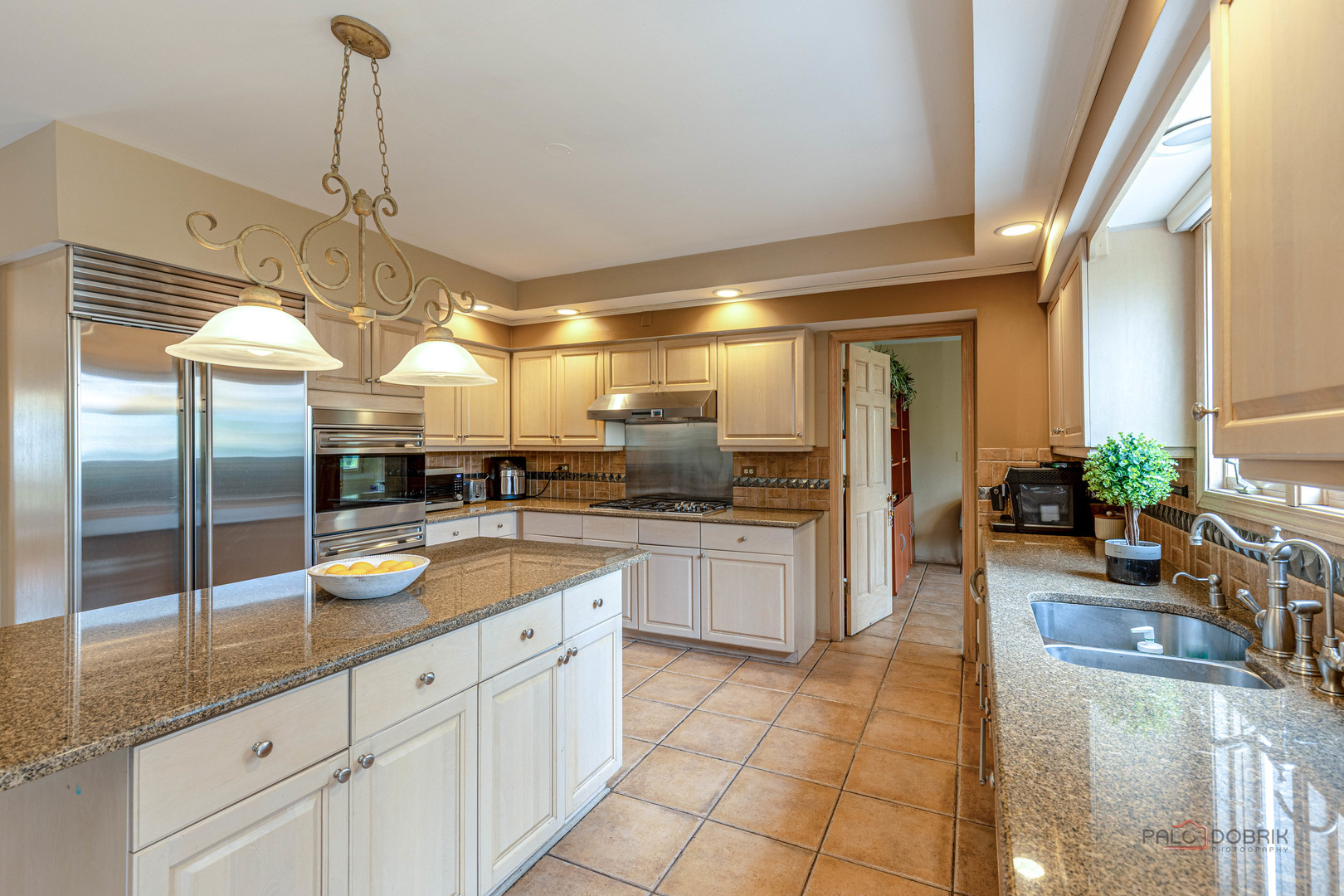 2755 Manu Court, Glenview, IL 60026