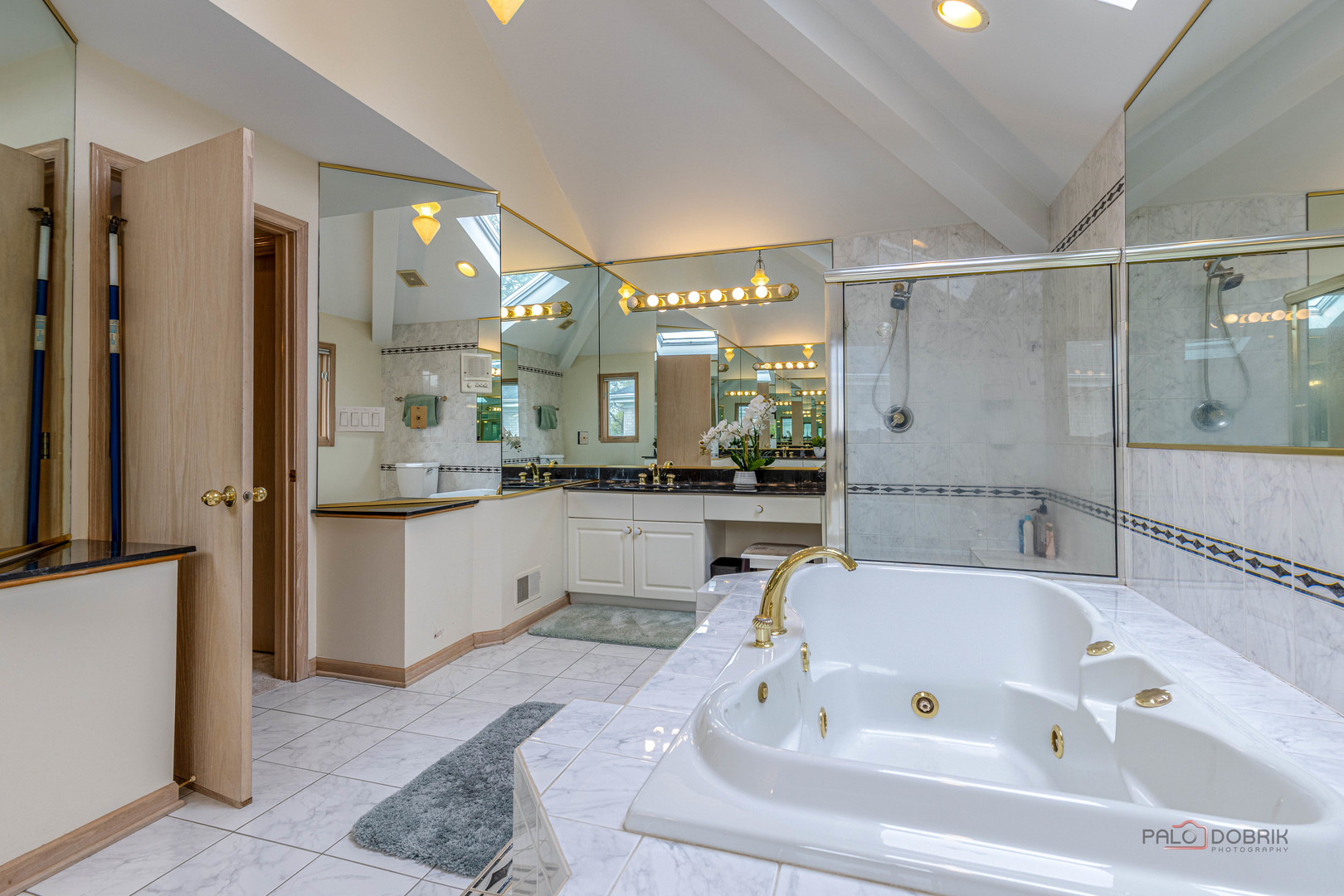 2755 Manu Court, Glenview, IL 60026