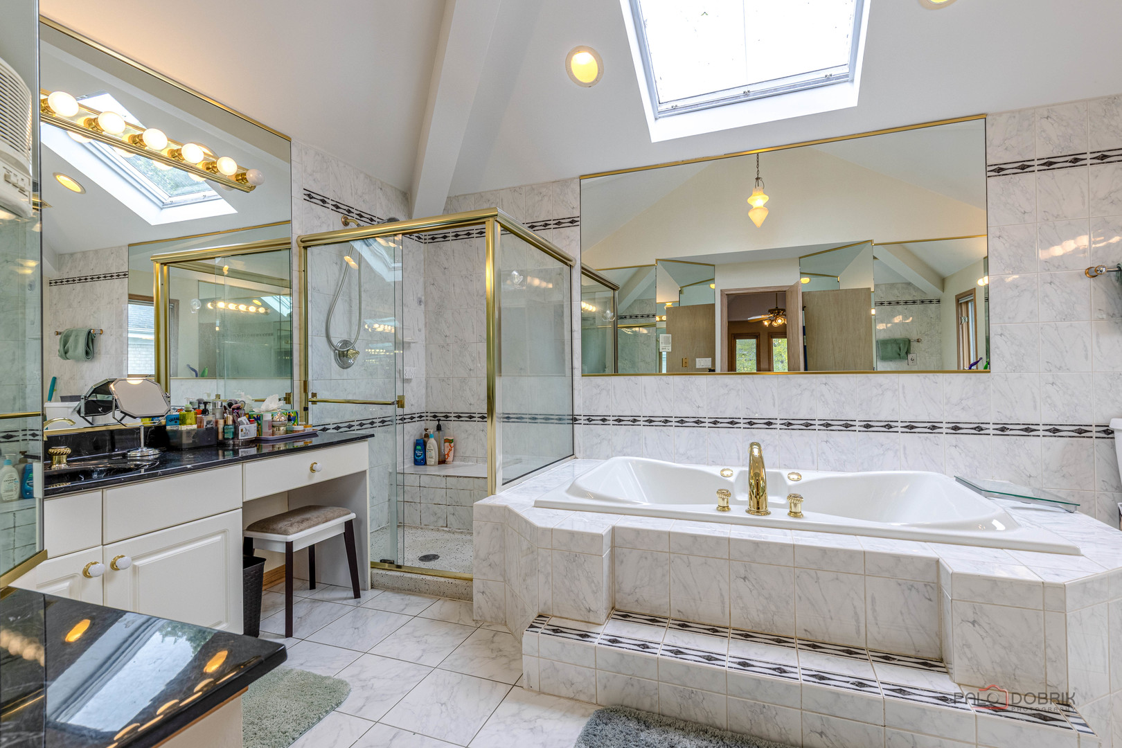 2755 Manu Court, Glenview, IL 60026