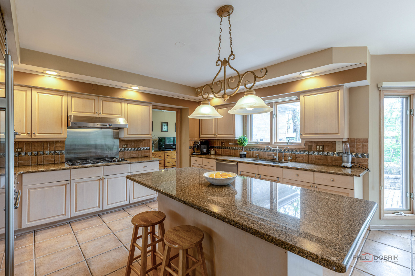 2755 Manu Court, Glenview, IL 60026