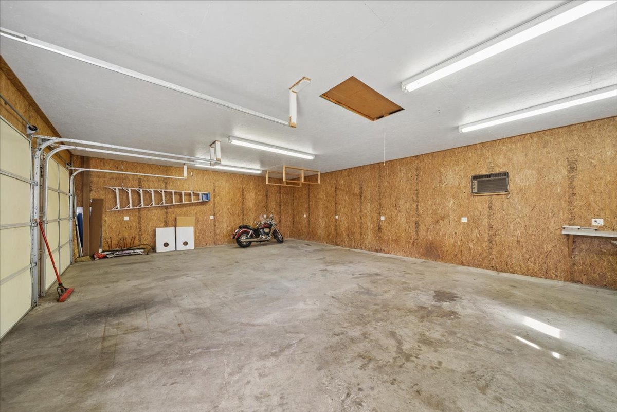 2 Division Street, Bristol, IL 60512