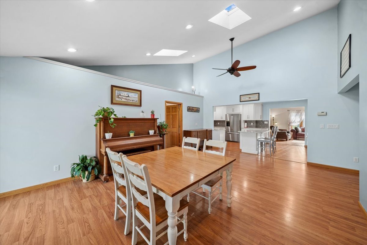 2 Division Street, Bristol, IL 60512