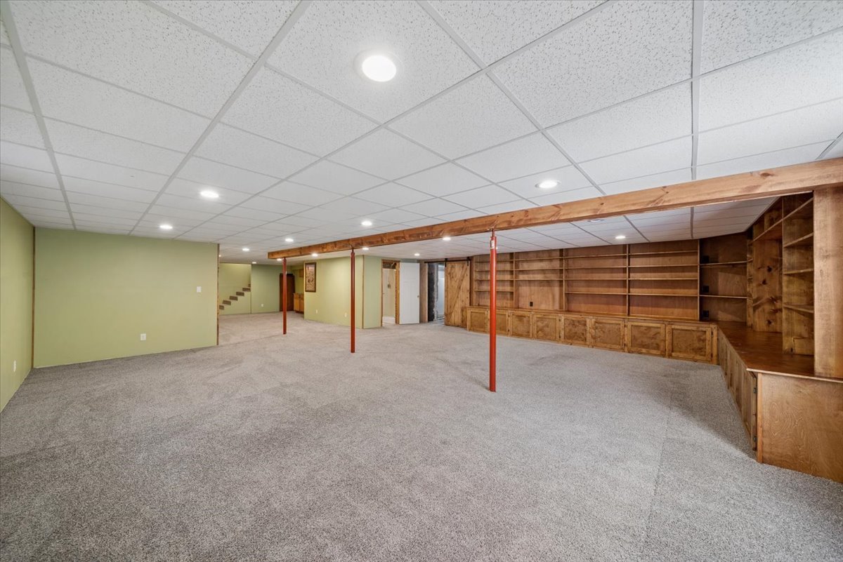 2 Division Street, Bristol, IL 60512