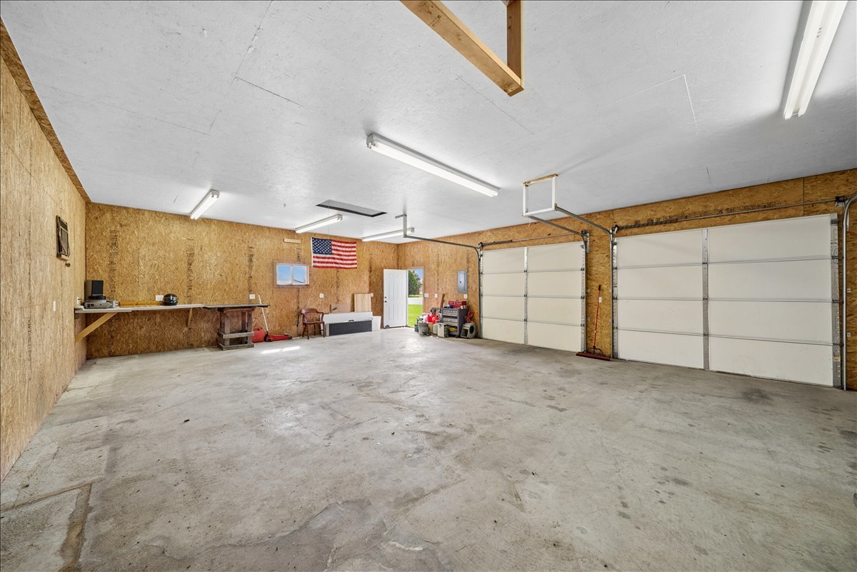 2 Division Street, Bristol, IL 60512