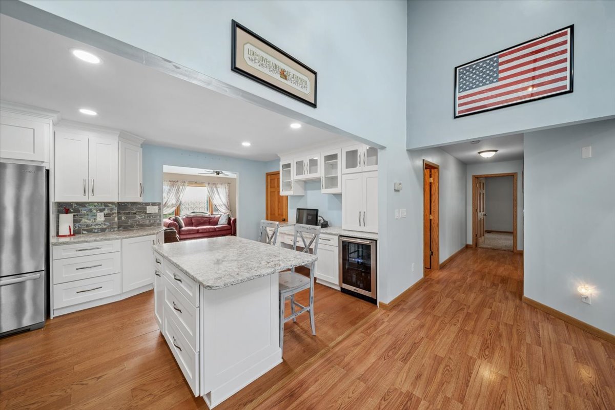 2 Division Street, Bristol, IL 60512