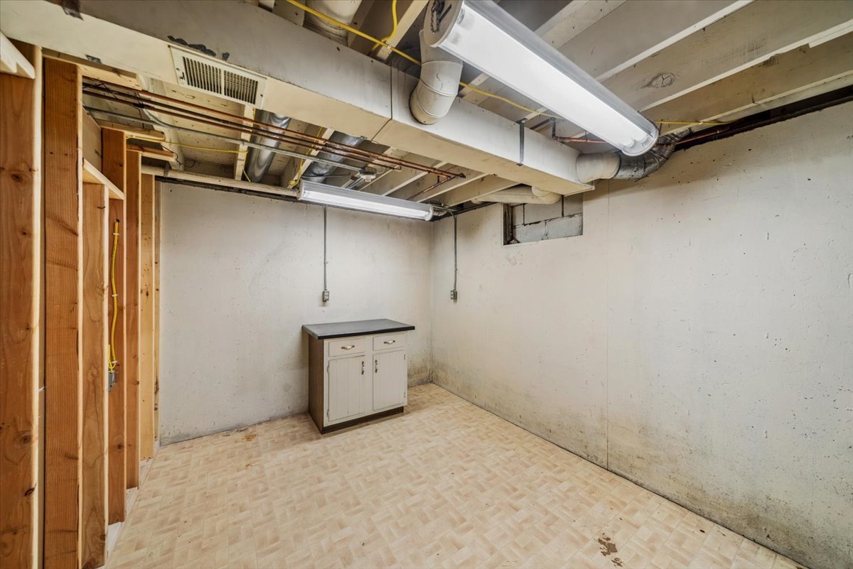 2 Division Street, Bristol, IL 60512