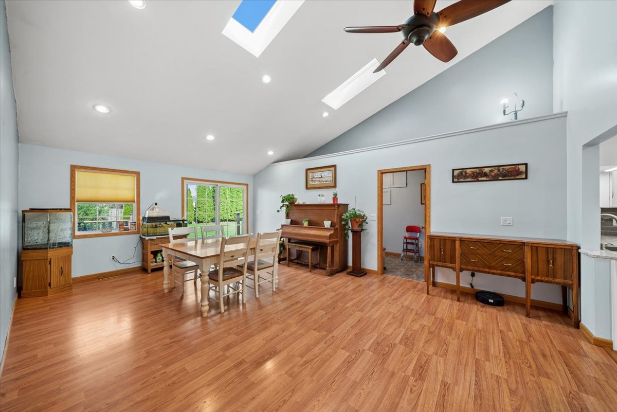 2 Division Street, Bristol, IL 60512