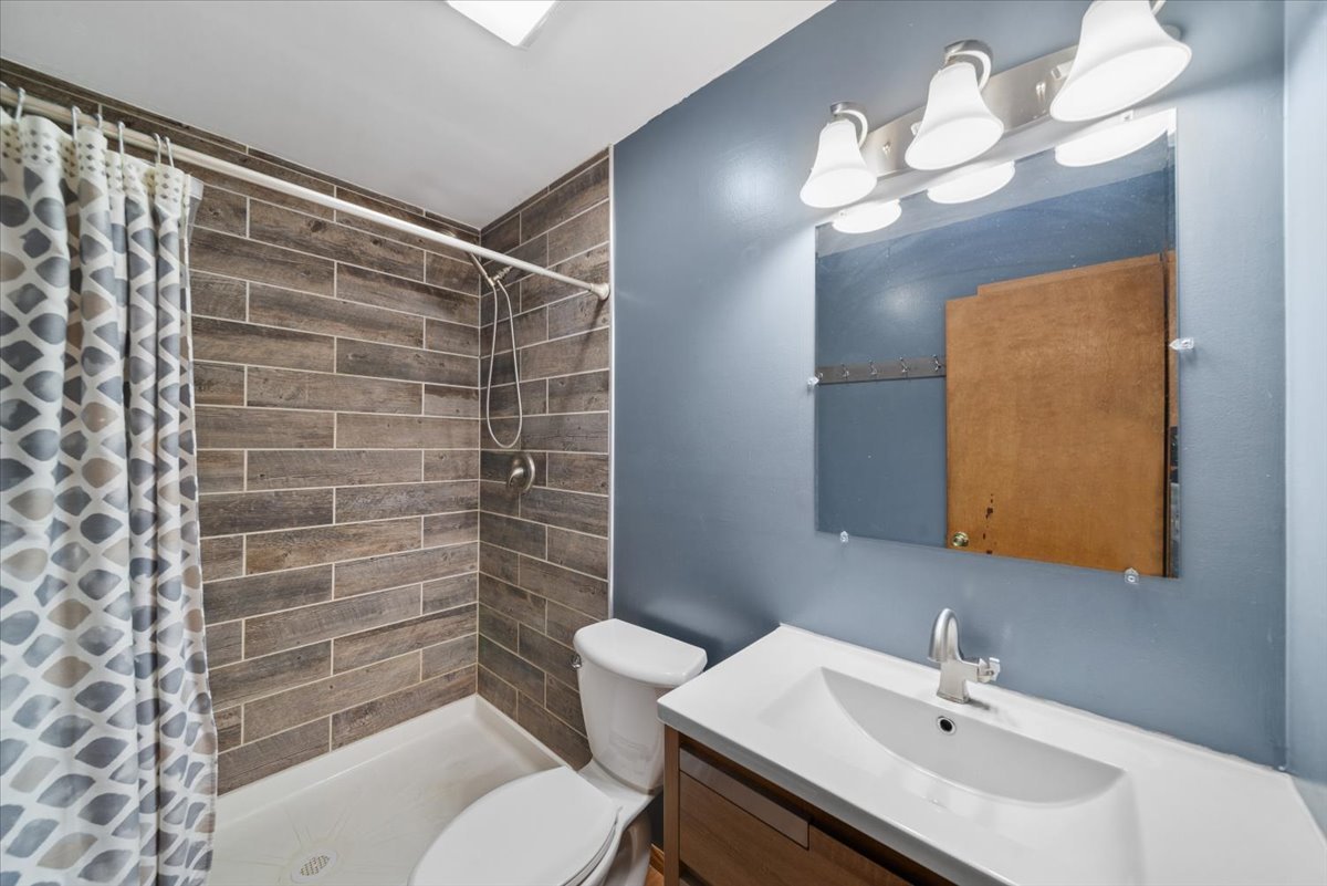 2 Division Street, Bristol, IL 60512