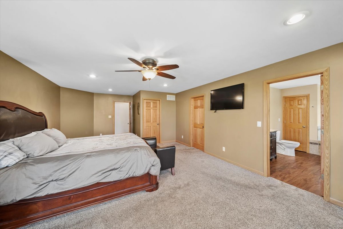 2 Division Street, Bristol, IL 60512