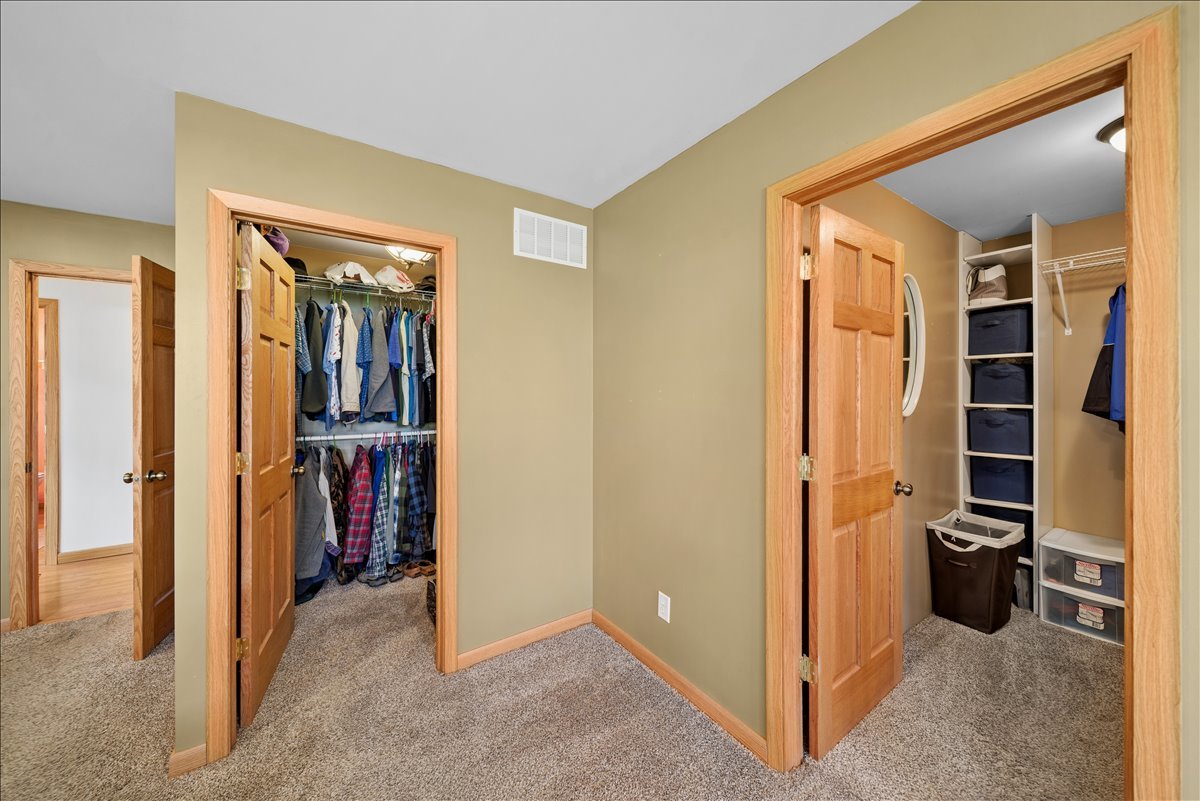 2 Division Street, Bristol, IL 60512