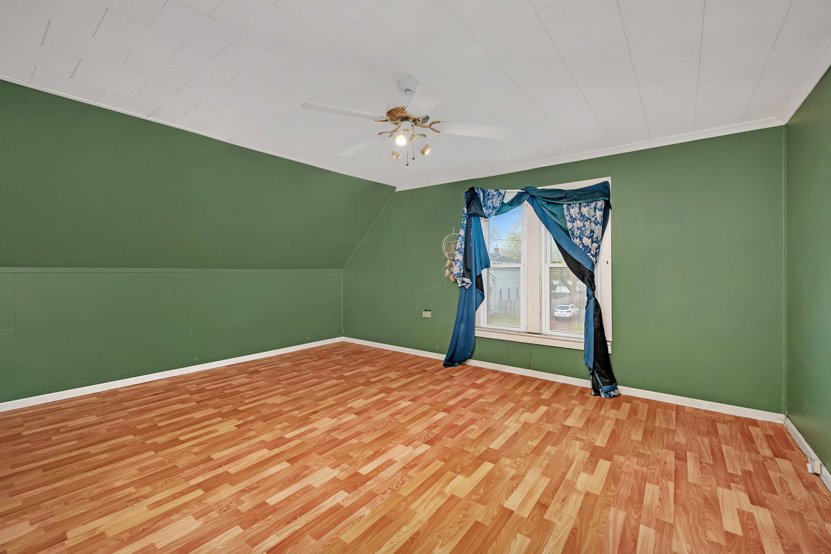 232 N Green Street, Carpentersville, IL 60110