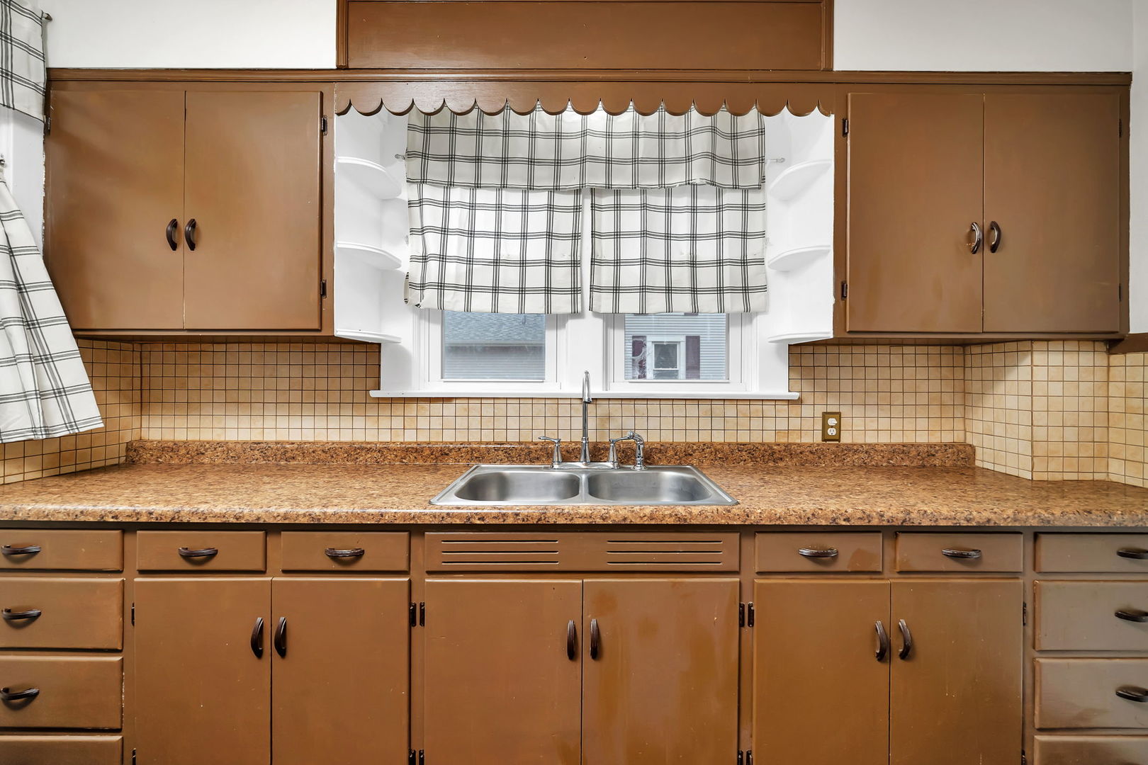 232 N Green Street, Carpentersville, IL 60110