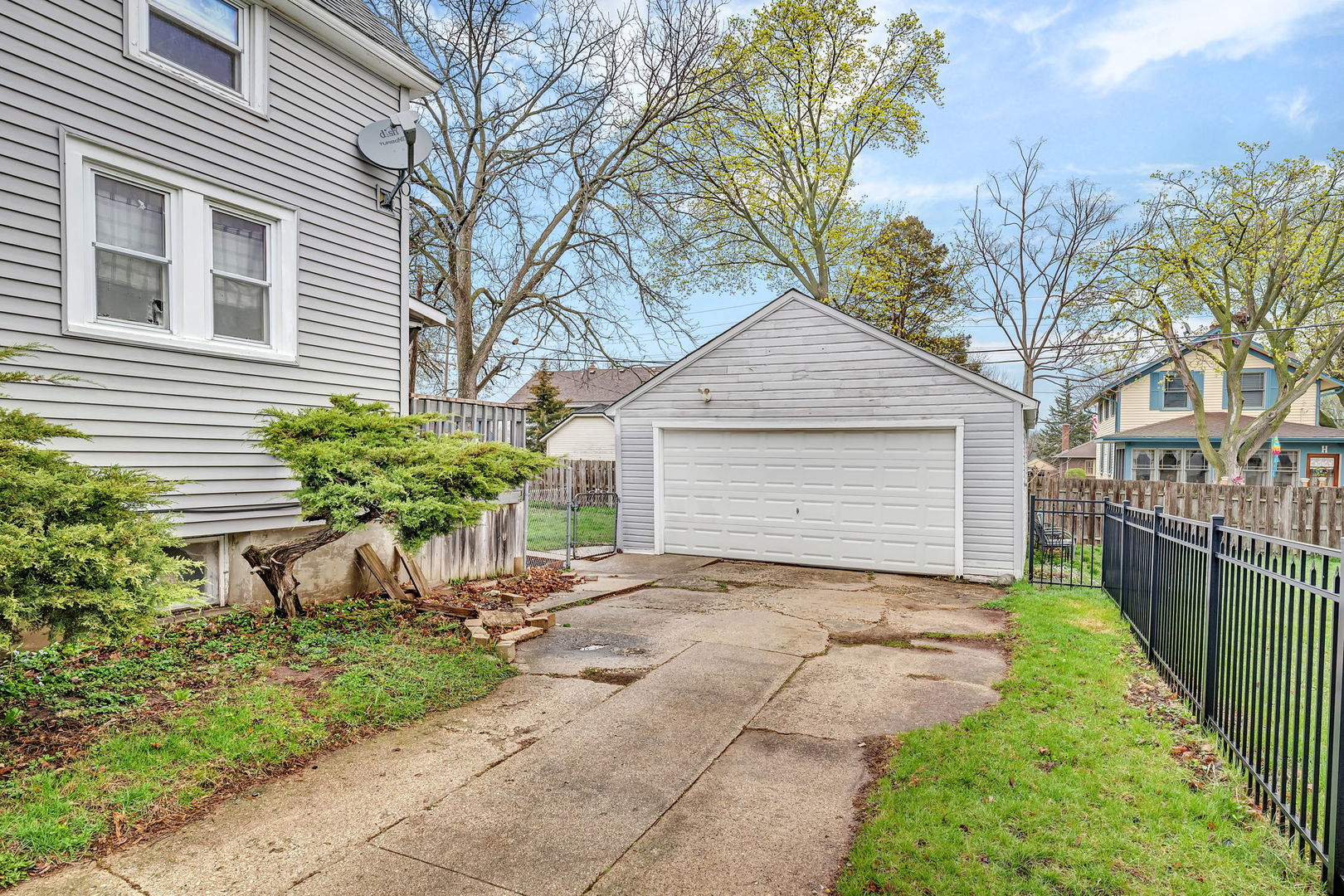 232 N Green Street, Carpentersville, IL 60110