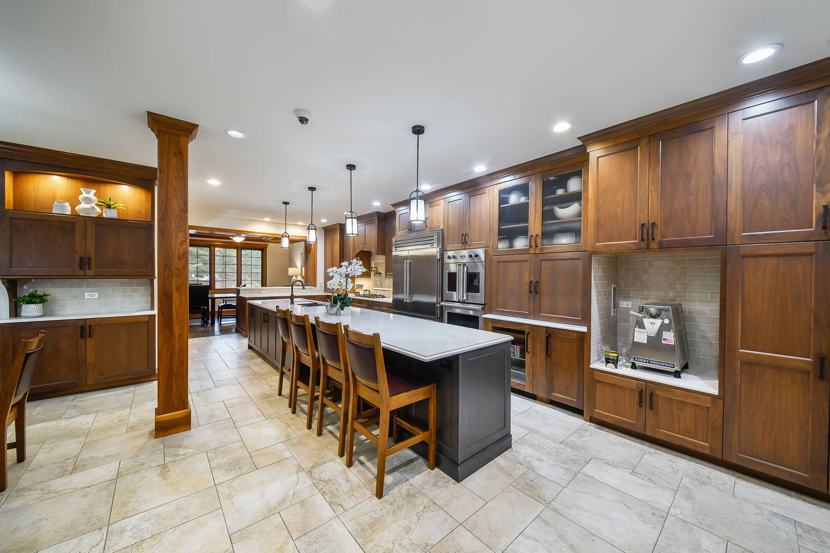 2009 MacKenzie Place #2009, Wheaton, IL 60187