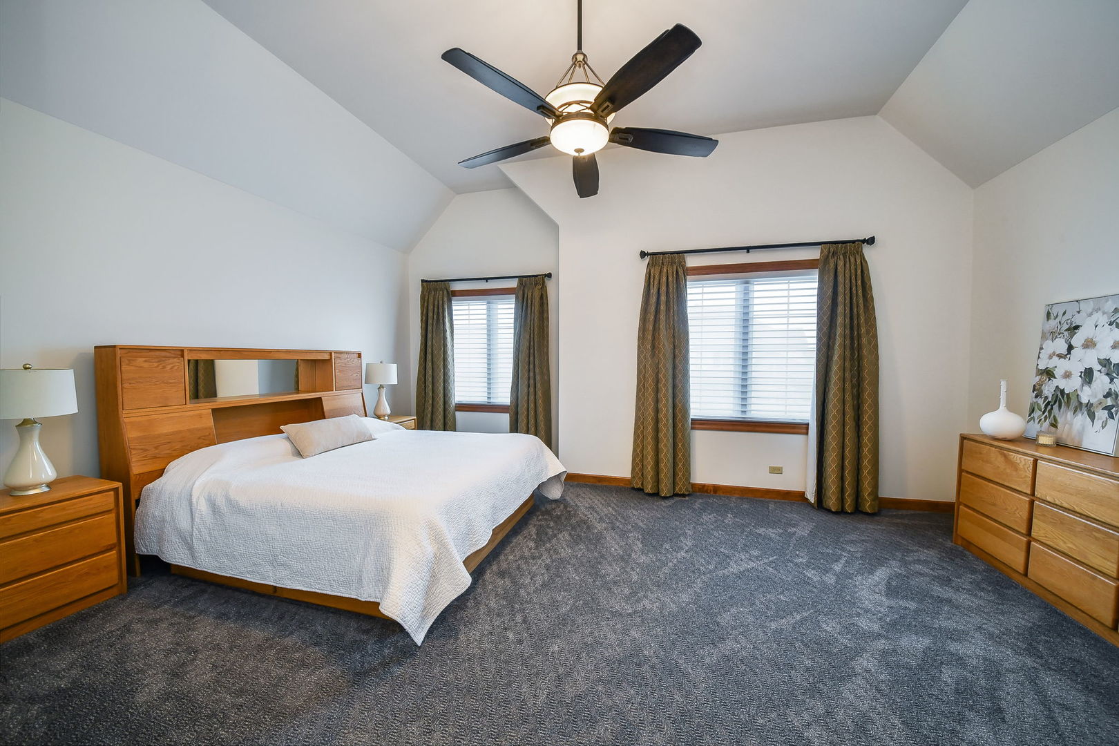 2009 MacKenzie Place #2009, Wheaton, IL 60187