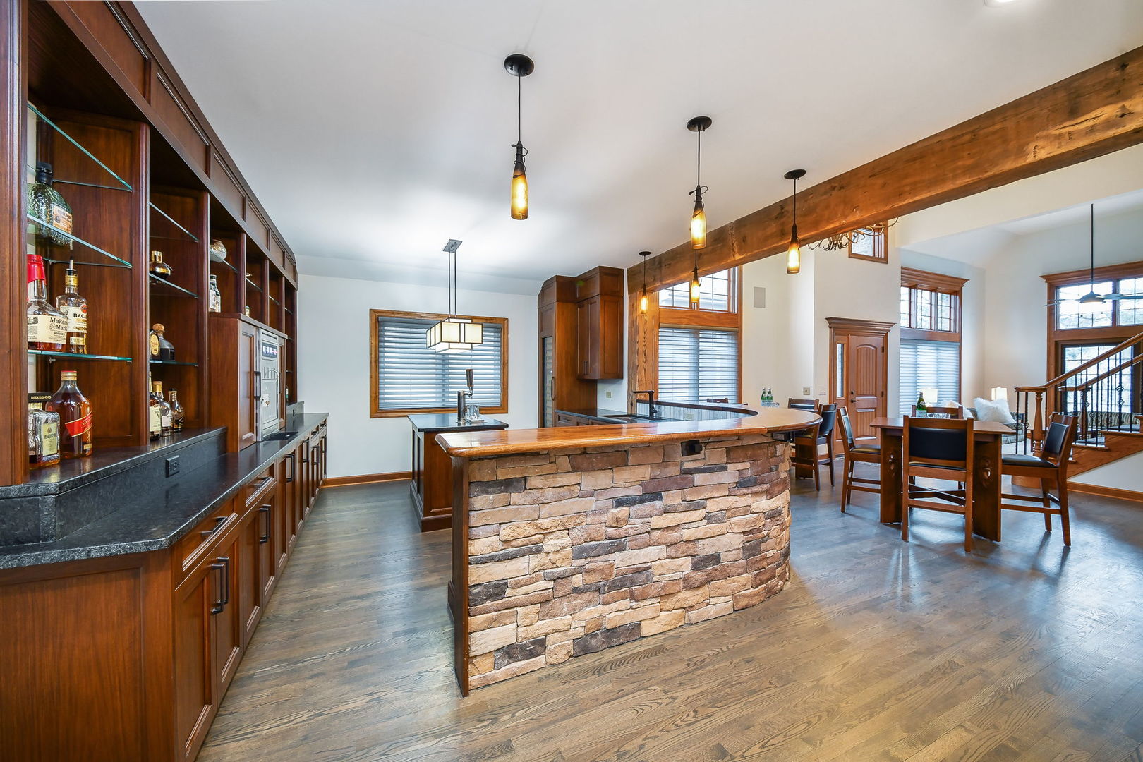 2009 MacKenzie Place #2009, Wheaton, IL 60187