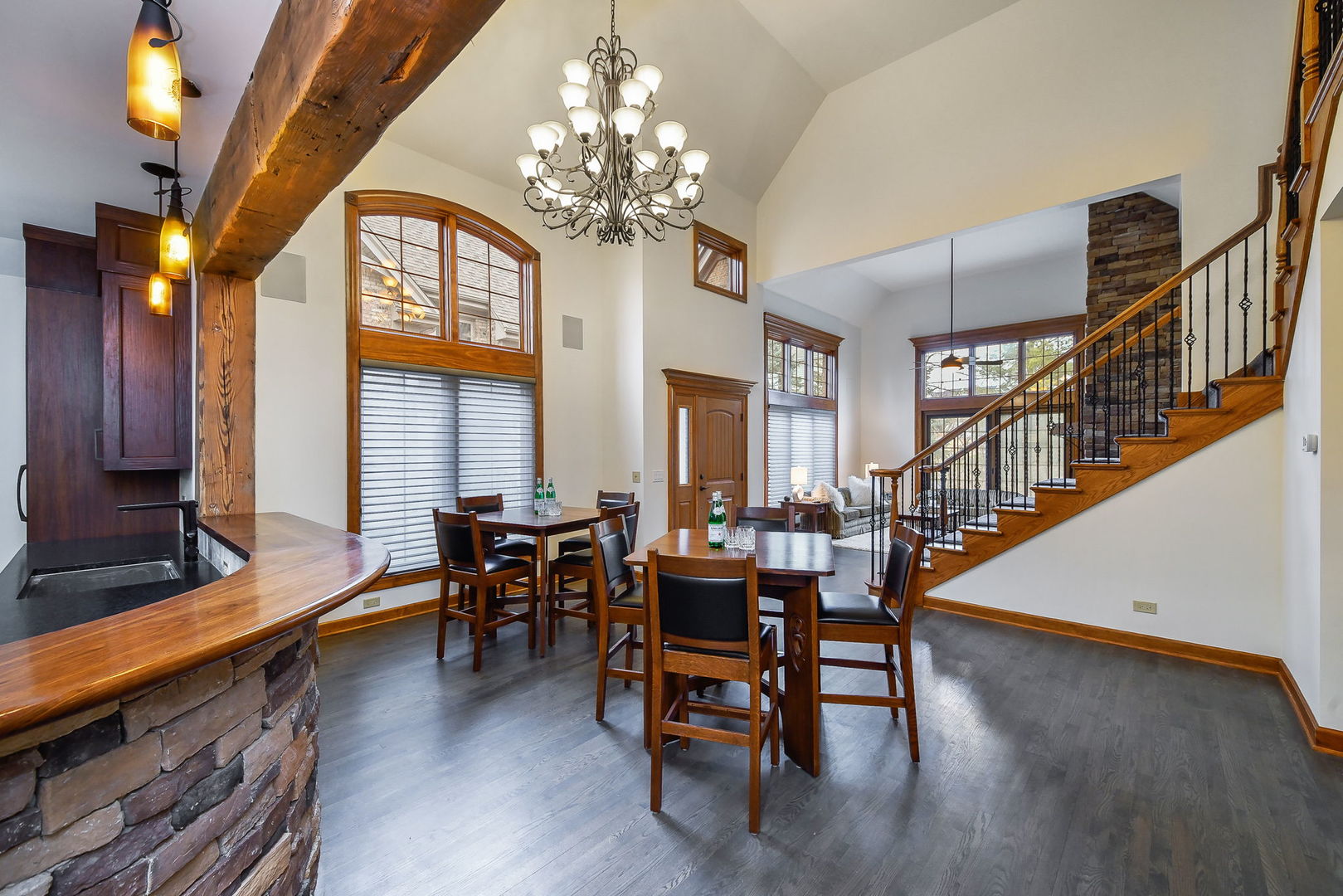 2009 MacKenzie Place #2009, Wheaton, IL 60187