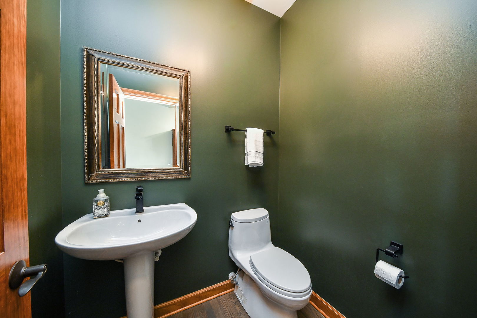 2009 MacKenzie Place #2009, Wheaton, IL 60187