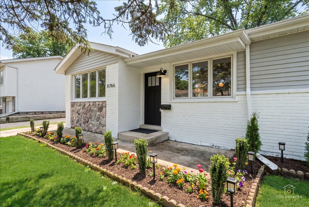 8766 S 83rd Court, Hickory Hills, IL 60457