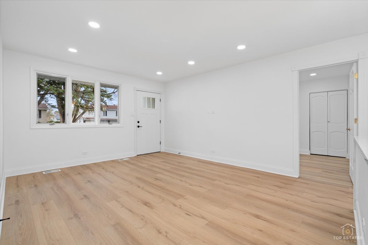 8766 S 83rd Court, Hickory Hills, IL 60457