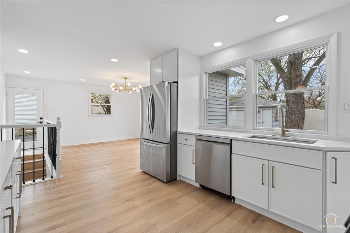 8766 S 83rd Court, Hickory Hills, IL 60457