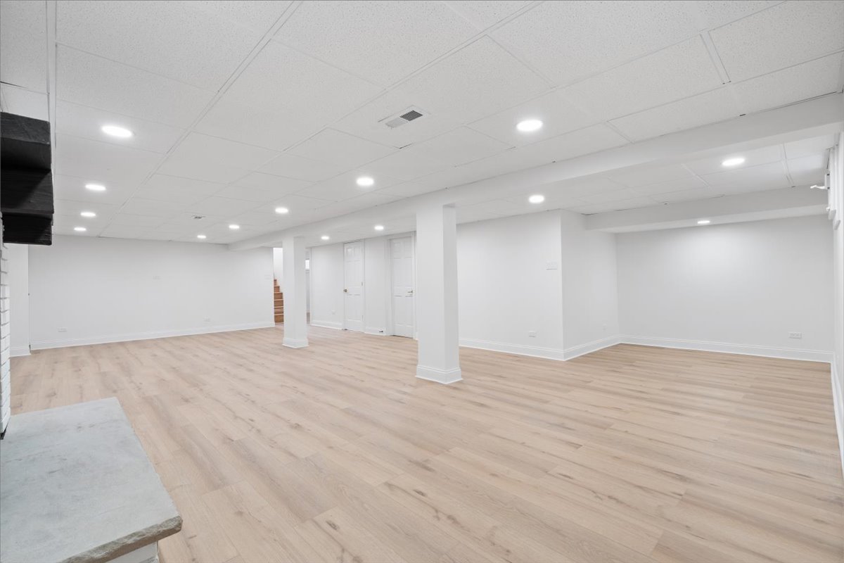 8766 S 83rd Court, Hickory Hills, IL 60457