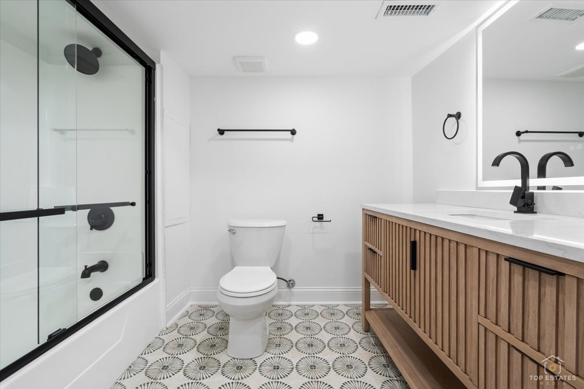 8766 S 83rd Court, Hickory Hills, IL 60457