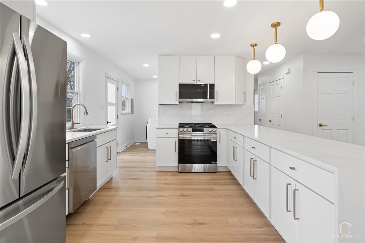 8766 S 83rd Court, Hickory Hills, IL 60457