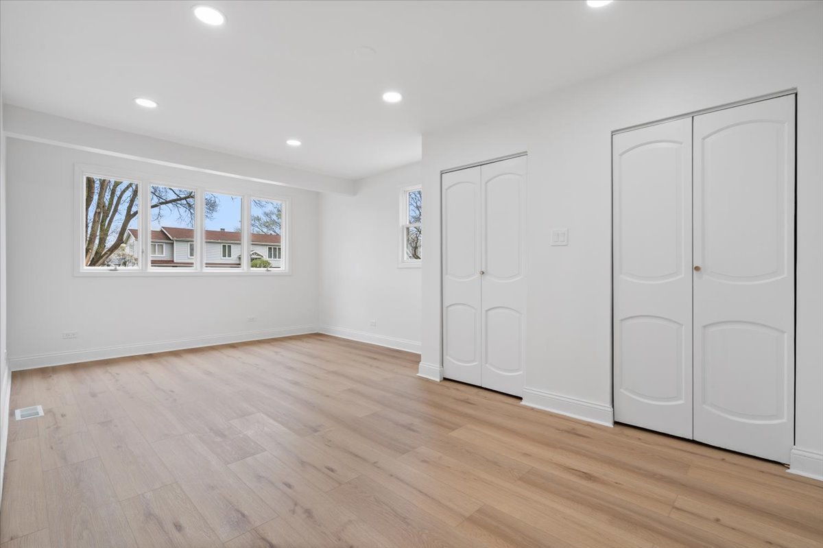 8766 S 83rd Court, Hickory Hills, IL 60457