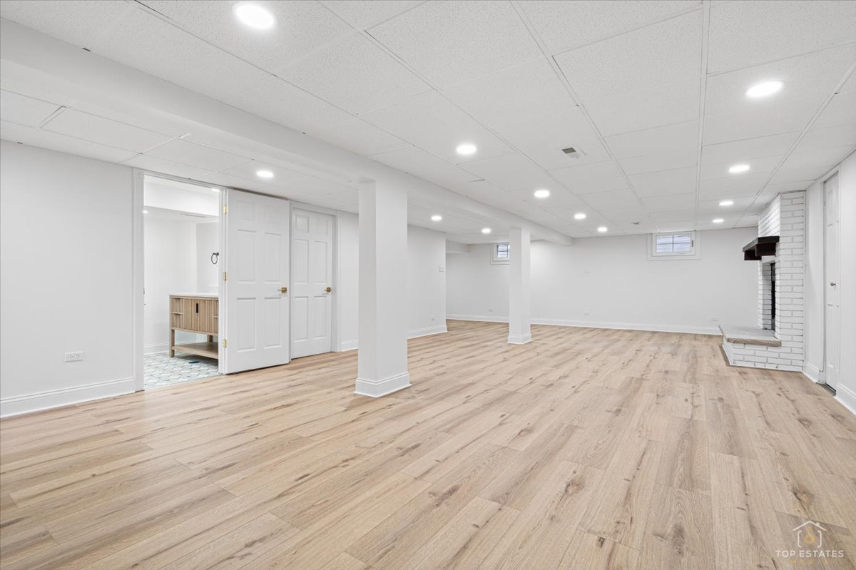 8766 S 83rd Court, Hickory Hills, IL 60457