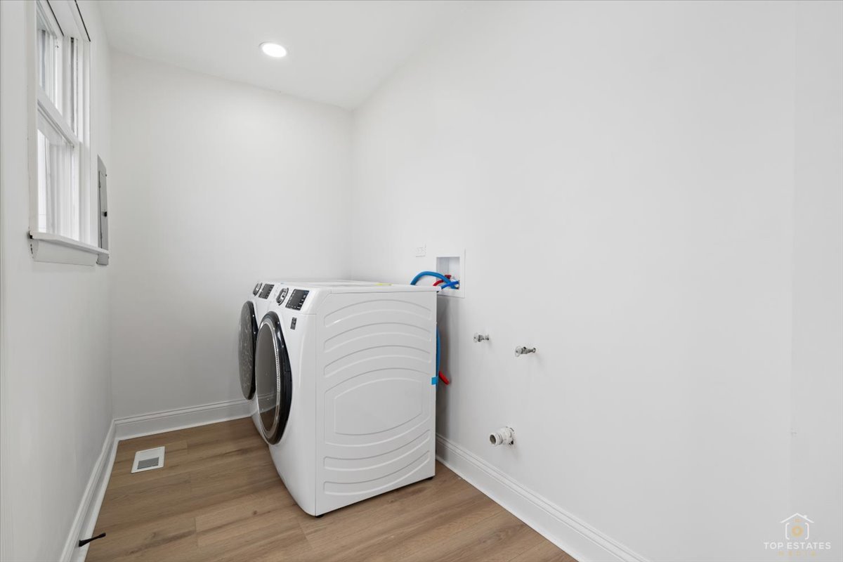 8766 S 83rd Court, Hickory Hills, IL 60457