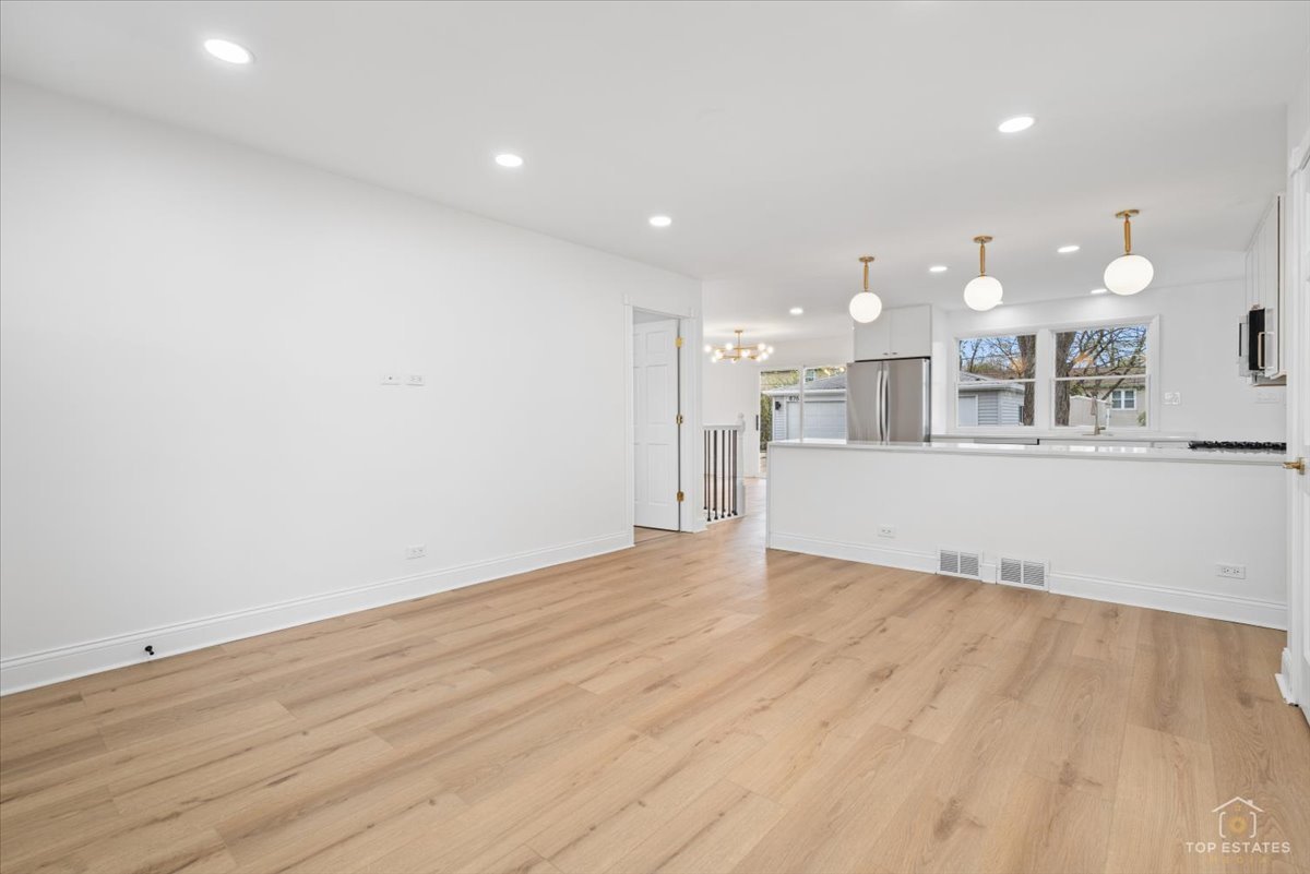 8766 S 83rd Court, Hickory Hills, IL 60457