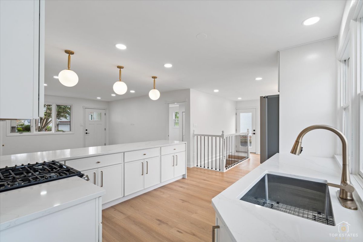 8766 S 83rd Court, Hickory Hills, IL 60457