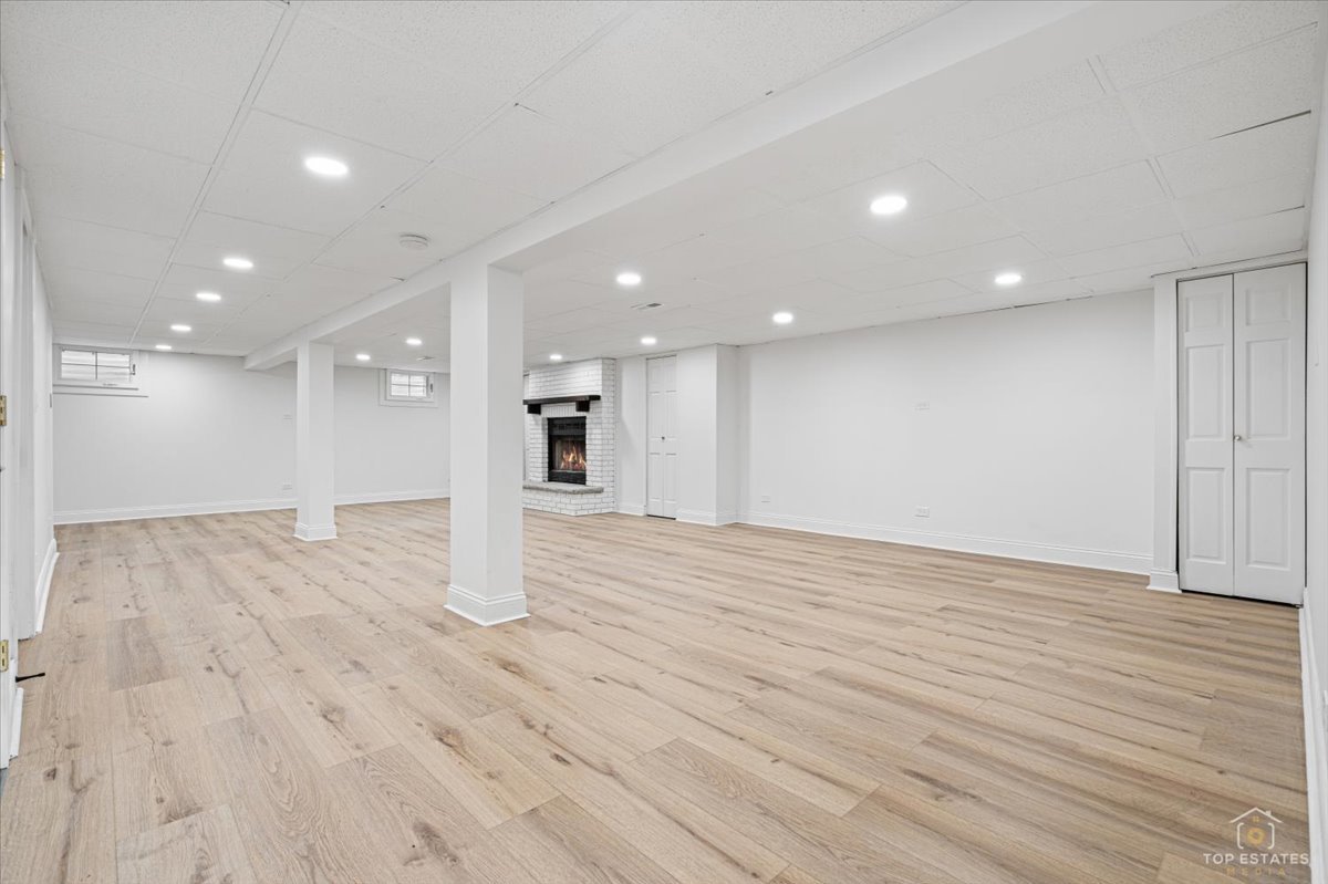 8766 S 83rd Court, Hickory Hills, IL 60457