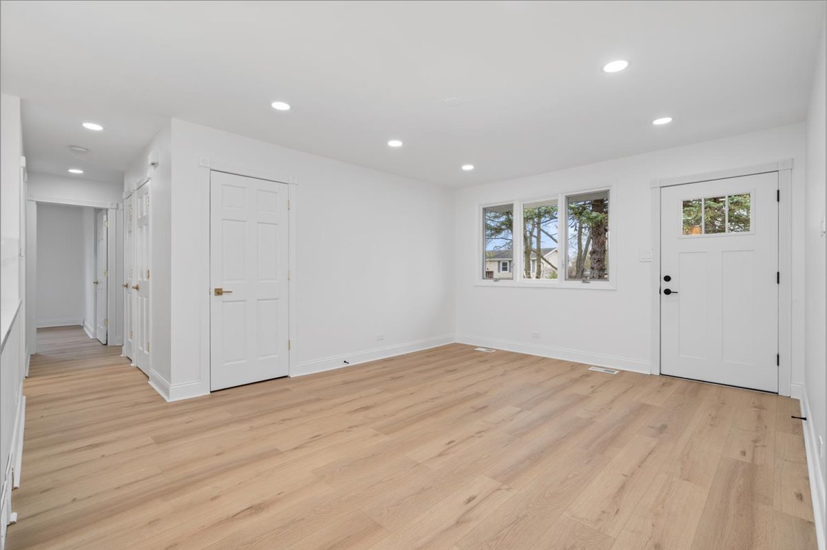 8766 S 83rd Court, Hickory Hills, IL 60457