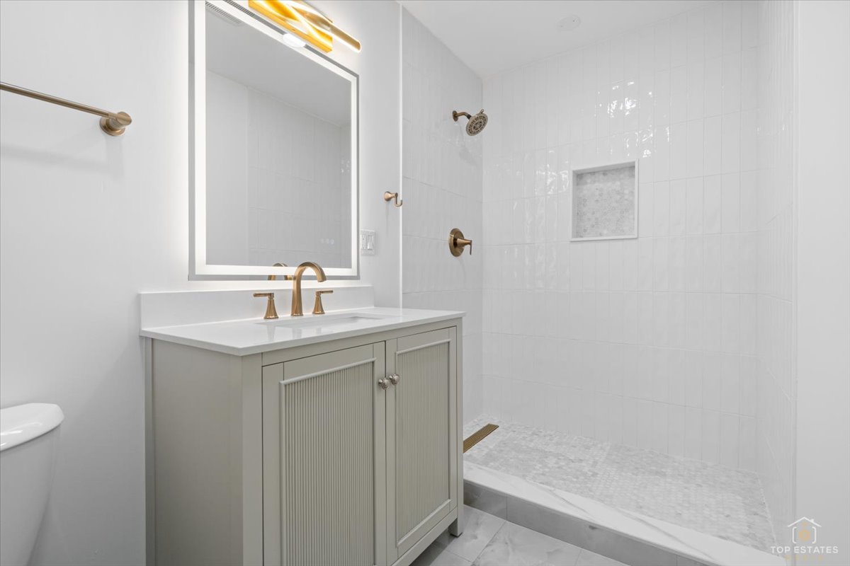 8766 S 83rd Court, Hickory Hills, IL 60457