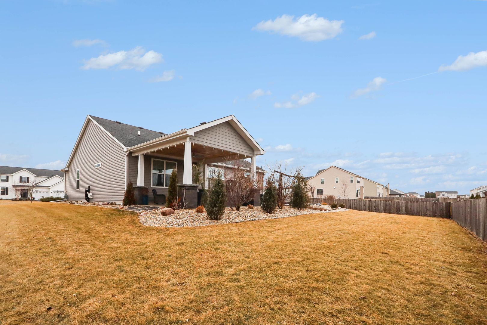 2077 Hearthstone Avenue, Yorkville, IL 60560