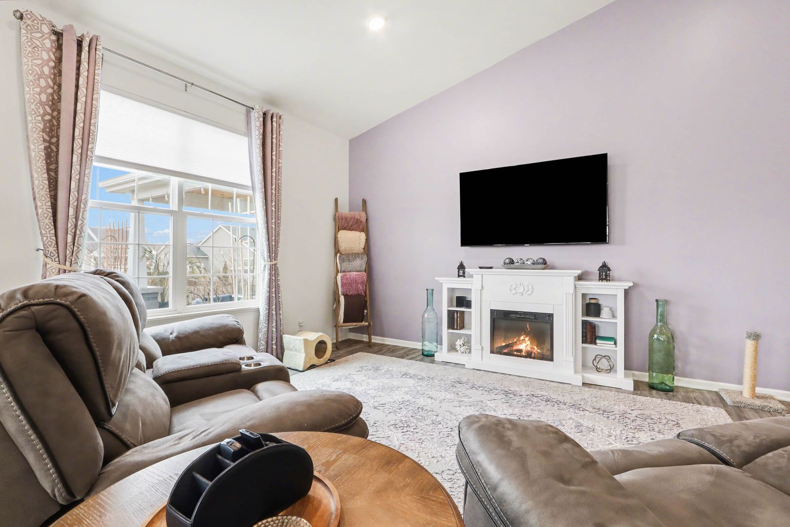 2077 Hearthstone Avenue, Yorkville, IL 60560