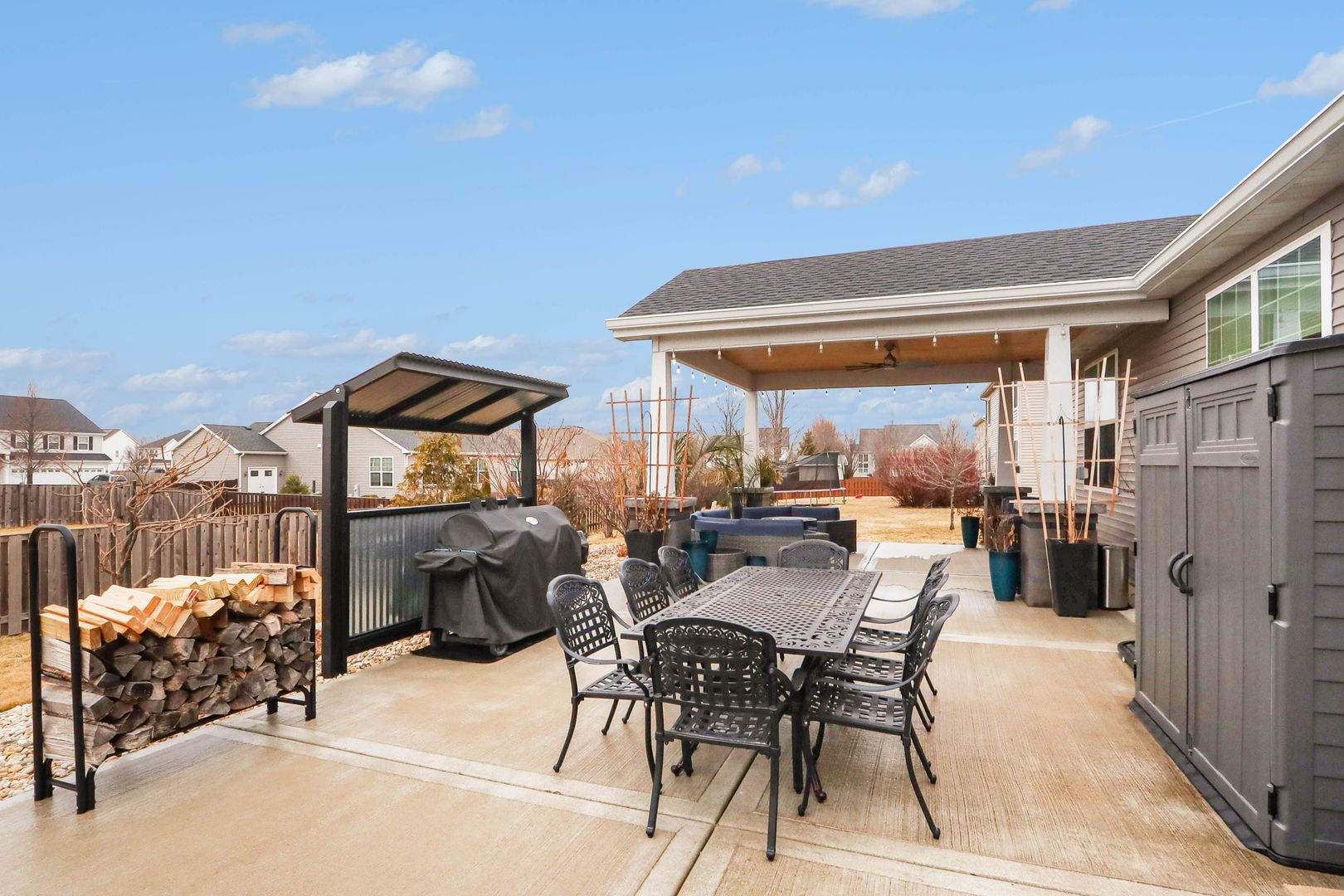 2077 Hearthstone Avenue, Yorkville, IL 60560