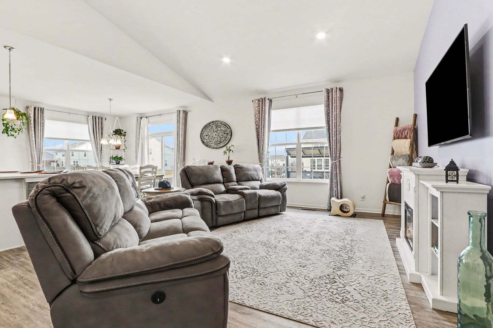 2077 Hearthstone Avenue, Yorkville, IL 60560